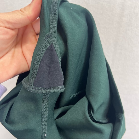 ALO Yoga Sequence Reflective Leggings in Forest Green - Picture 9 of 9